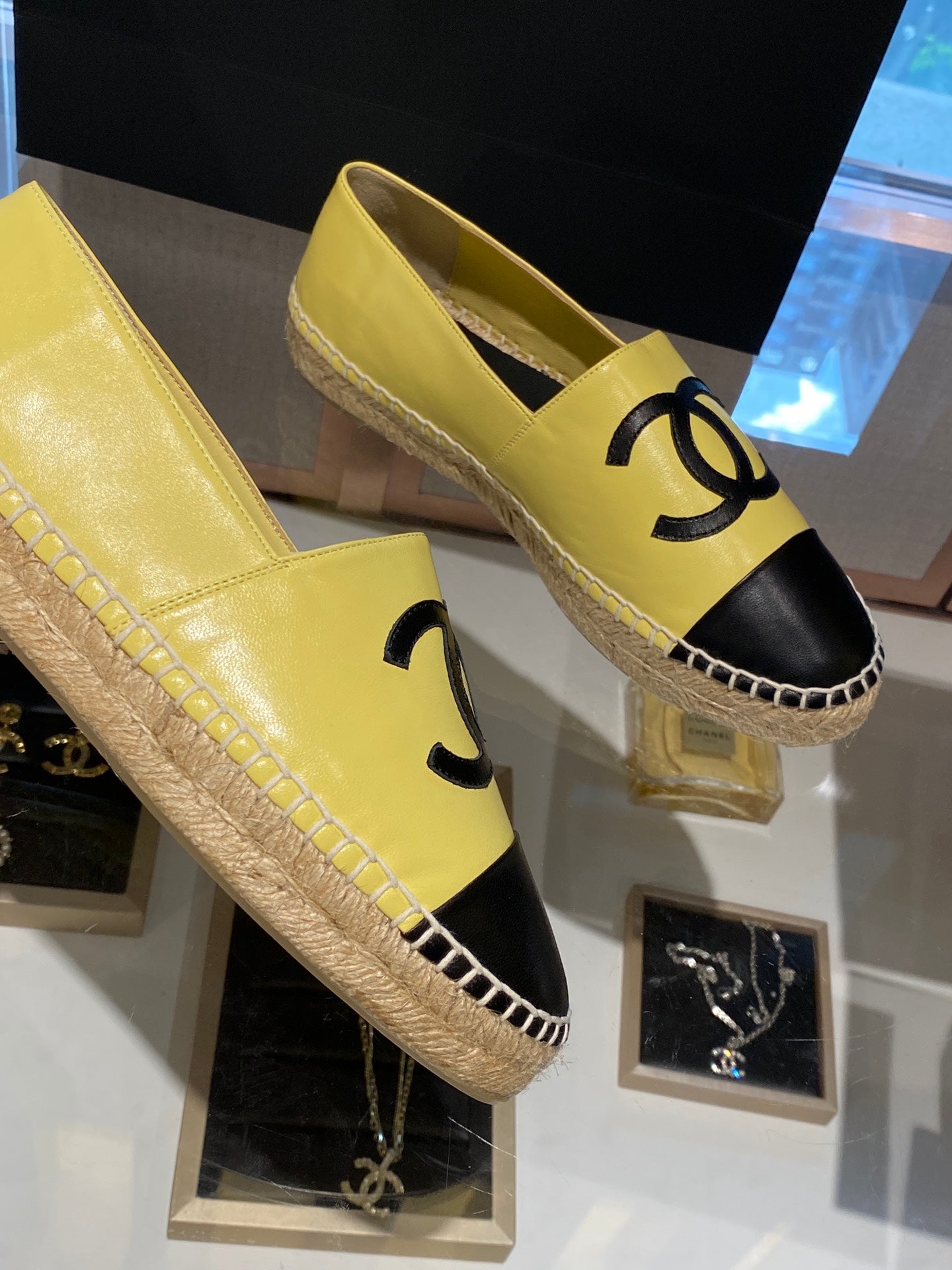 ESPADRILLES YELLOW BLACK LAMBSKIN - 35