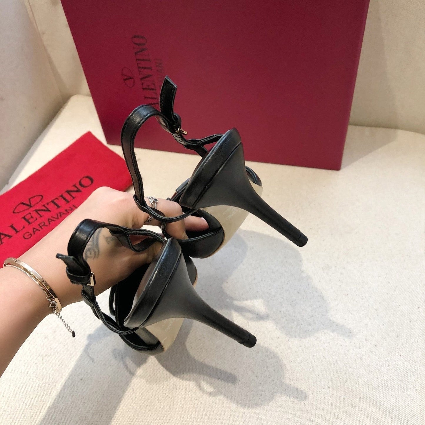 VLOGO SIGNATURE BLACK CALFSKIN HIGH SLINGBACK PUMP 7 CM - 34