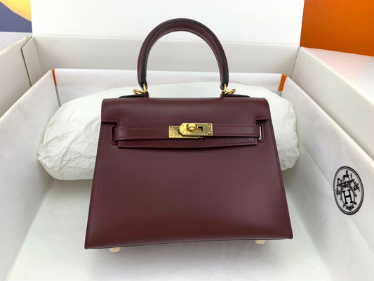 СУМКА KELLY MINI 20 З ГЛАДКОЇ ТЕЛЯЧОЇ ШКІРИ КОЛЬОРУ БОРДО З ЗОЛОТОЮ ФУРНІТУРОЮ