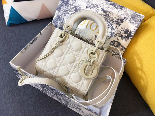СУМКА MINI LADY 17 З БІЛОЇ ТЕЛЯЧОЇ ШКІРИ