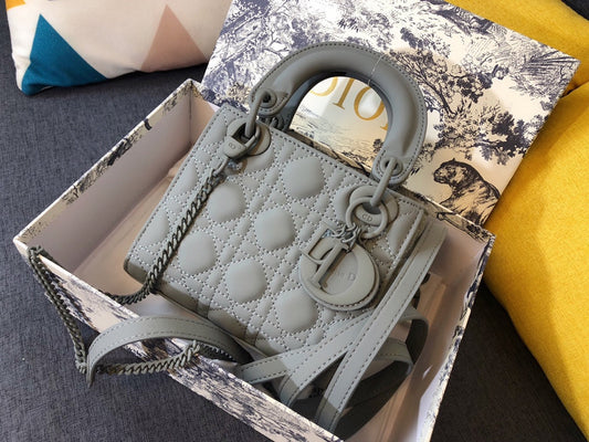 СУМКА MINI LADY 17 З СІРОЇ ТЕЛЯЧОЇ ШКІРИ