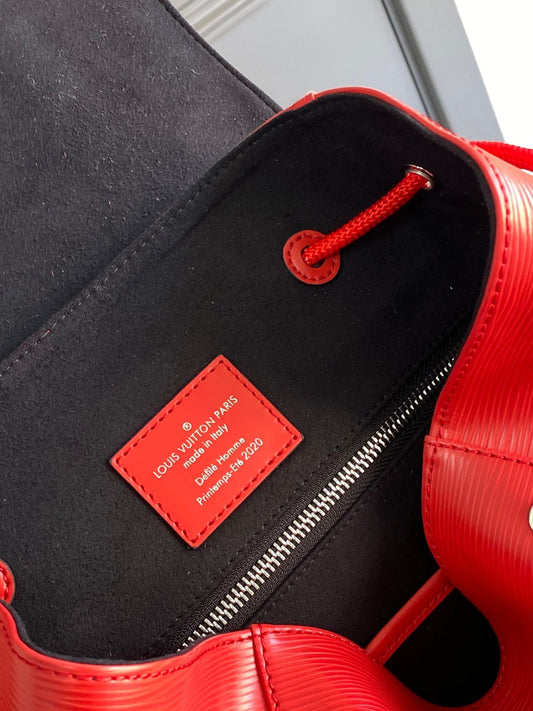 МАЛИЙ РЮКЗАК LV x SUPREME CHRISTOPHER 47 З ЧЕРВОНОЇ ТЕЛЯЧОЇ ШКІРИ EPI