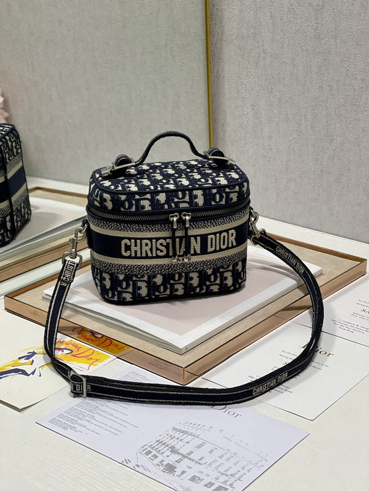 МІНІ-КЕЙС CROSSBODY 18 VANITY З ЧОРНИМ ЖАКАРДОМ MONOGRAM OBLIQUE