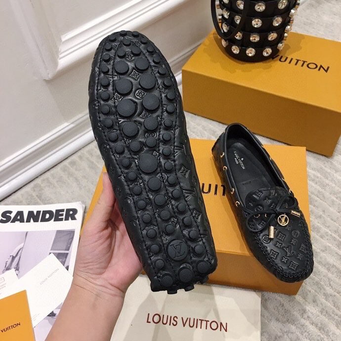 LV WOMEN'S DRIVER MOCCASIN IN BLACK EMBOSSED CALFSKIN - 35