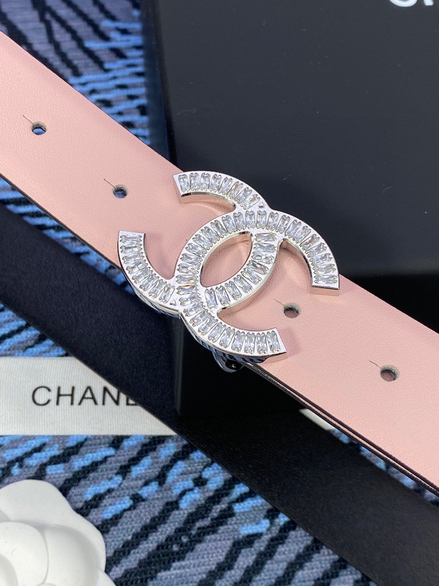CHANEL 25S BELT 30 MM IN LIGHT PINK CALFSKIN WITH SILVER HARDWARE 615095 - 30