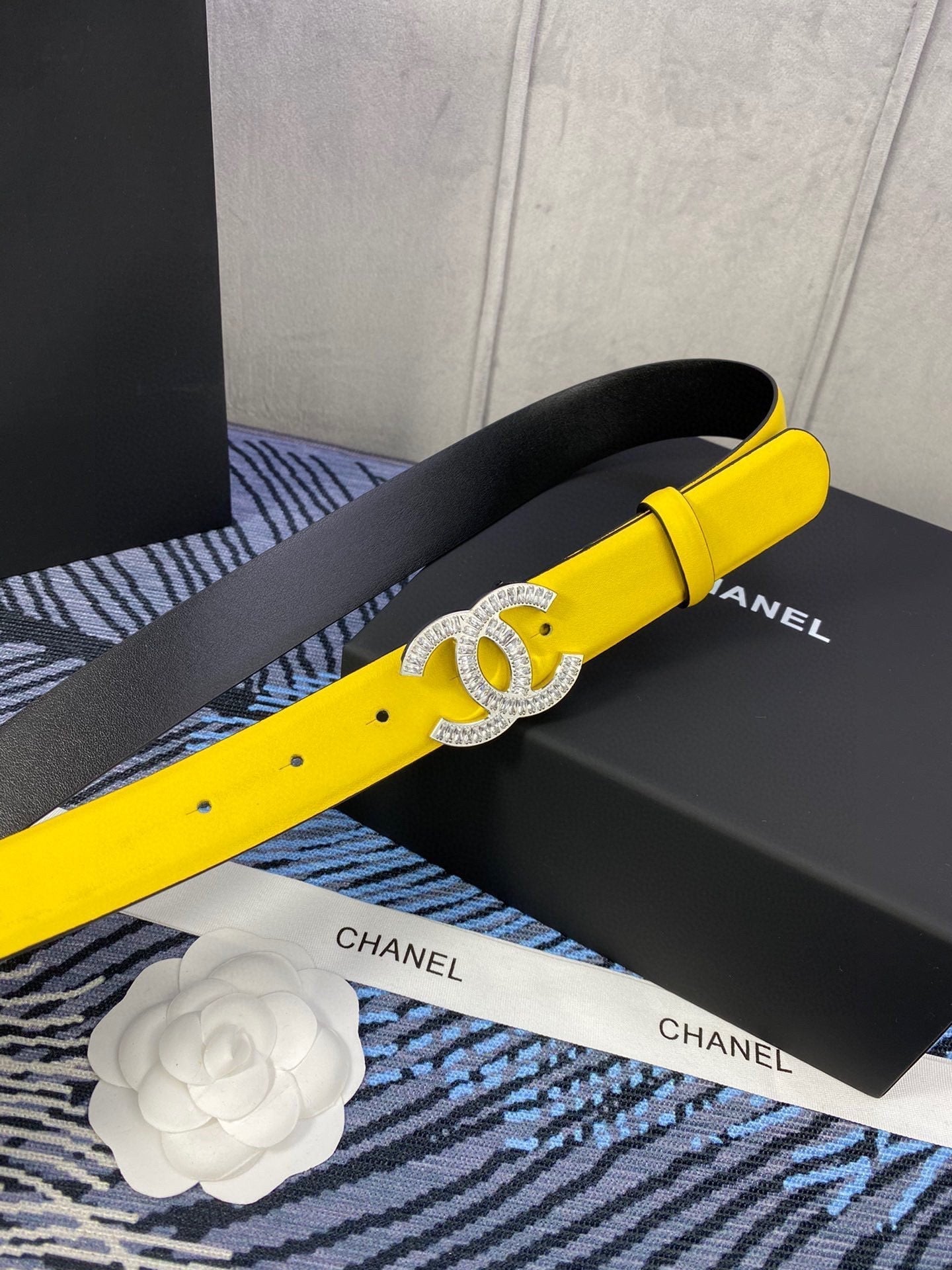 CHANEL 25S BELT 30 MM IN YELLOW CALFSKIN WITH SILVER HARDWARE 615096 - 30