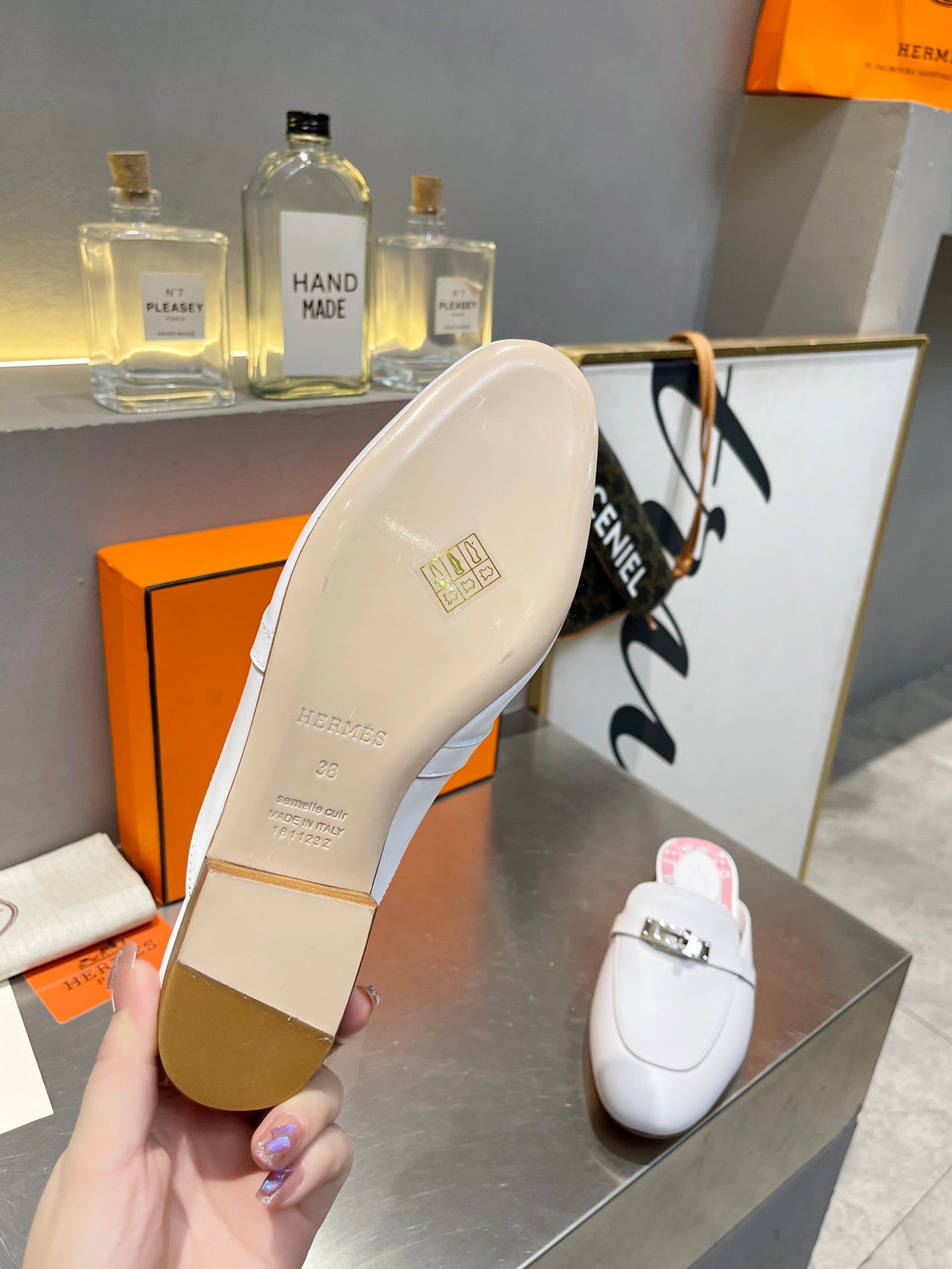 0Z MULE WHITE CALFSKIN WITH PINK PATTERN - 35