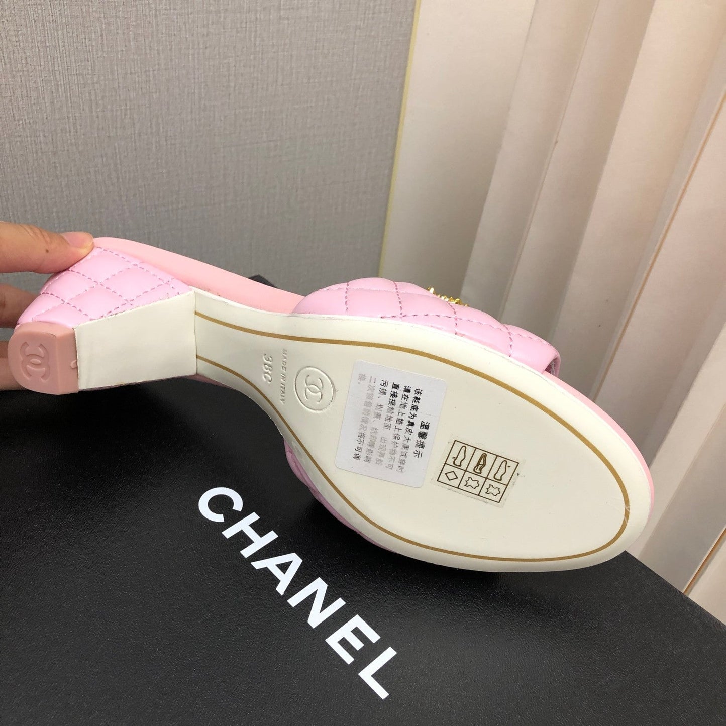 DIAMOND-QUILTED 6 CM SANDALS IN BABY PINK LAMBSKIN - 35
