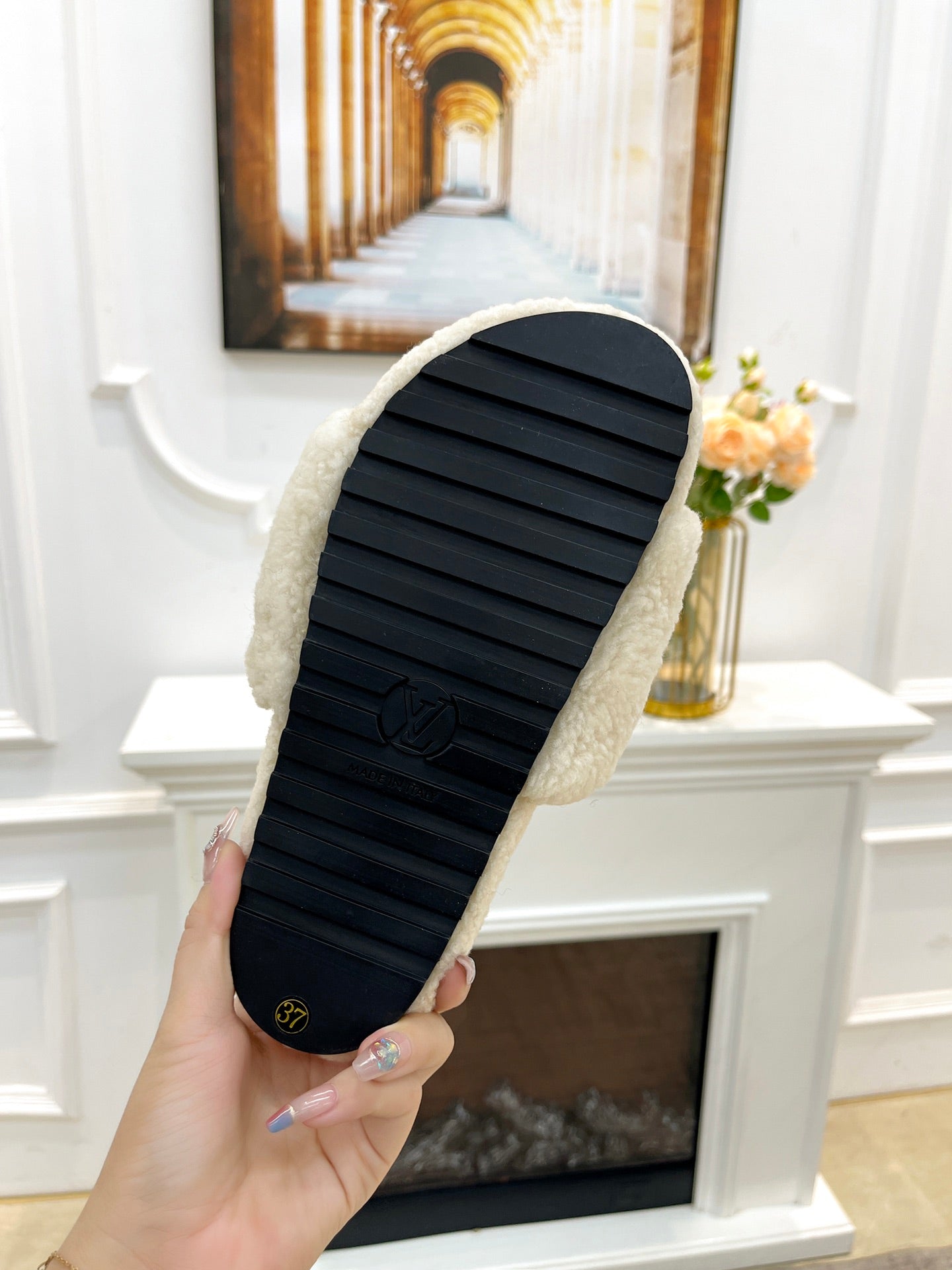 LV FLAT SLIPPER IN WHITE MIX COBALT BLUE SHEARLING - 35
