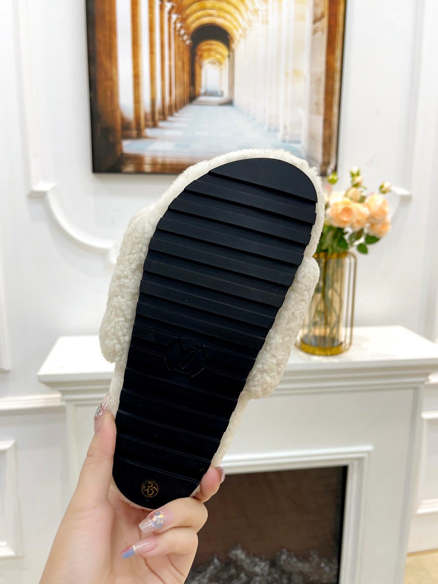 LV FLAT SLIPPER IN WHITE MIX BRIGHT PINK SHEARLING - 35