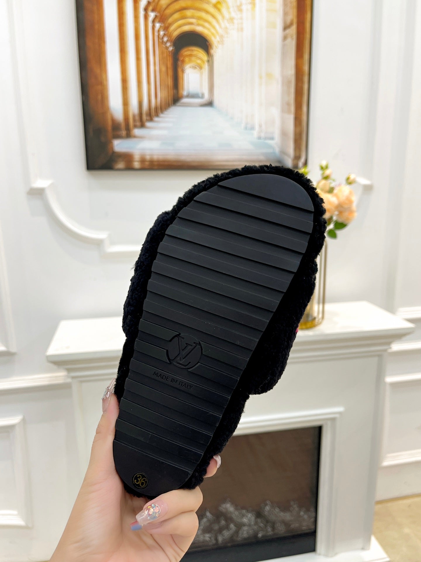 LV FLAT SLIPPER IN BLACK MIX BRIGHT PINK SHEARLING - 35