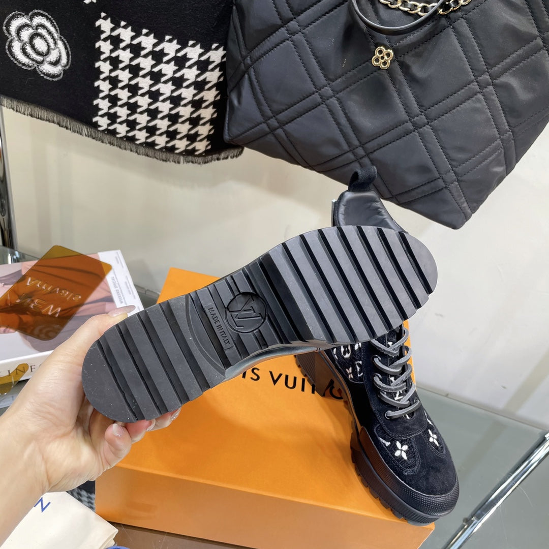 LAUREATE PLATFORM BOOTS IN BLACK MIX WHITE SUEDE AND MONOGRAM JACQUARD PATTERN - 35