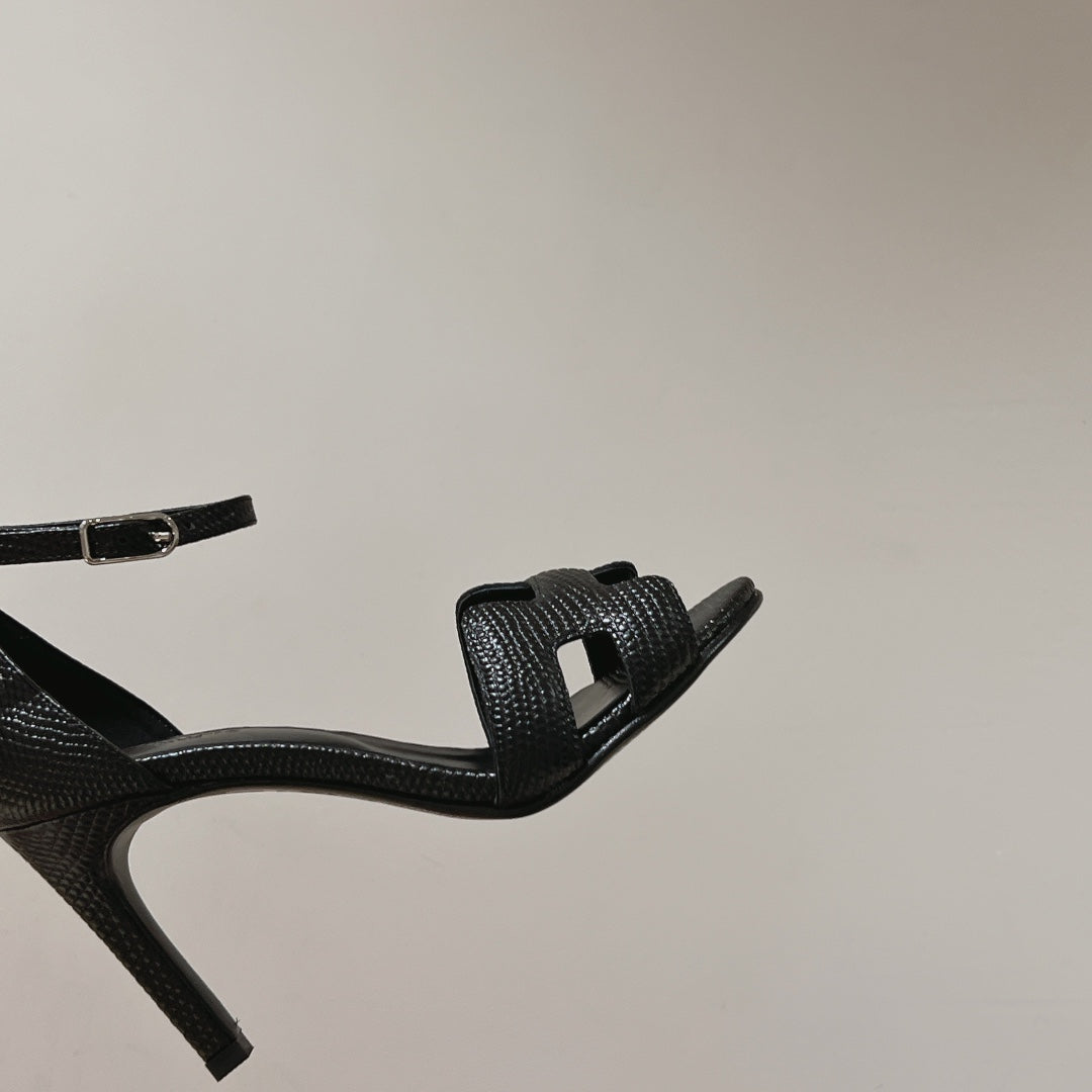 PREMIERE 105 SANDAL IN BLACK GRAINED CALFSKIN - 35