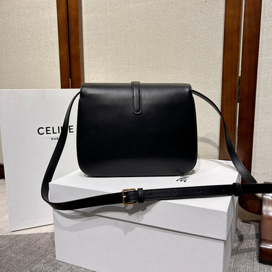 СУМКА TABOU FLAP BAG 22 З ЧОРНОЇ ГЛАДКОЇ ТЕЛЯЧОЇ ШКІРИ ЗІ ЗОЛОТИМ ЗАМКОМ