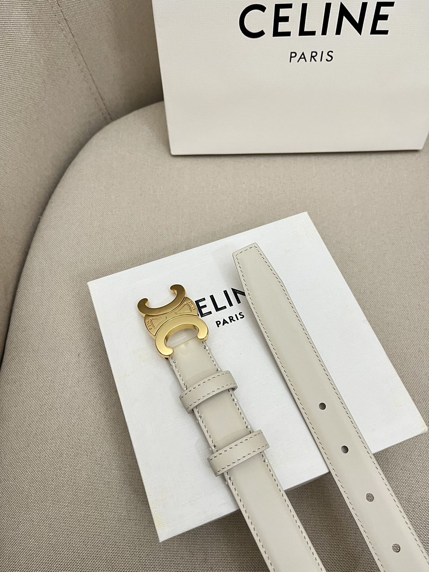 CELINE 25S TRIOMPHE 25MM BELT IN WHITE CALFSKIN GOLD HARDWARE - 26 - 28