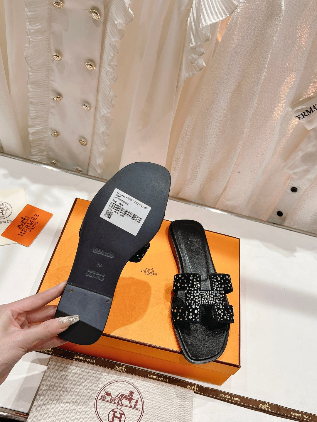 0RAN SANDAL BLACK LAMBSKIN ATTACH CRYSTALS - 34