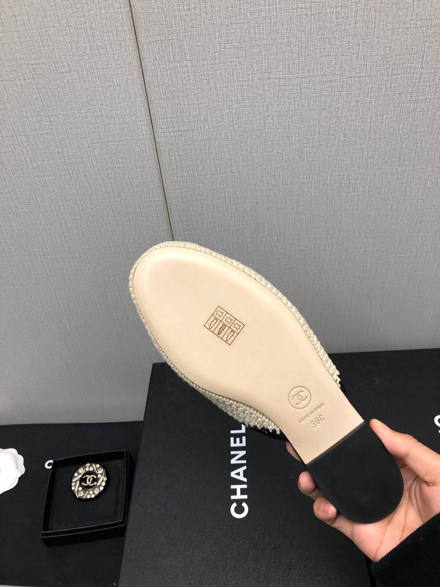 HALF-MULES IN CREAM WOOL WOVEN - 35