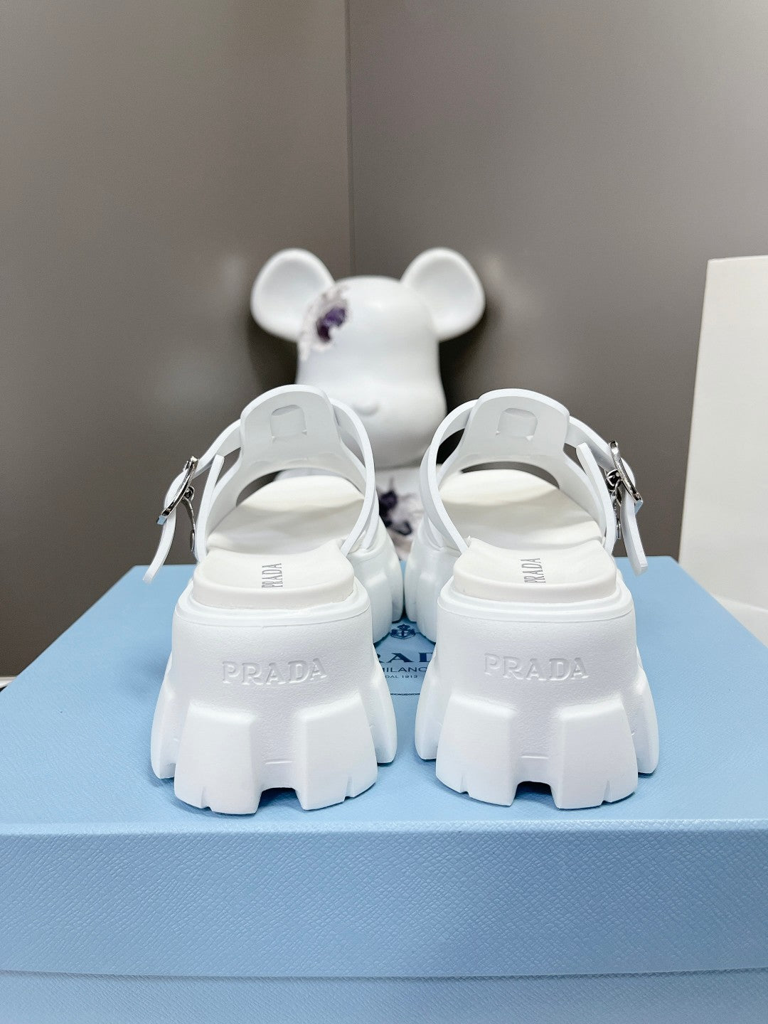 MONOLITH SLIPPER SANDALS IN WHITE RUBBER - 35