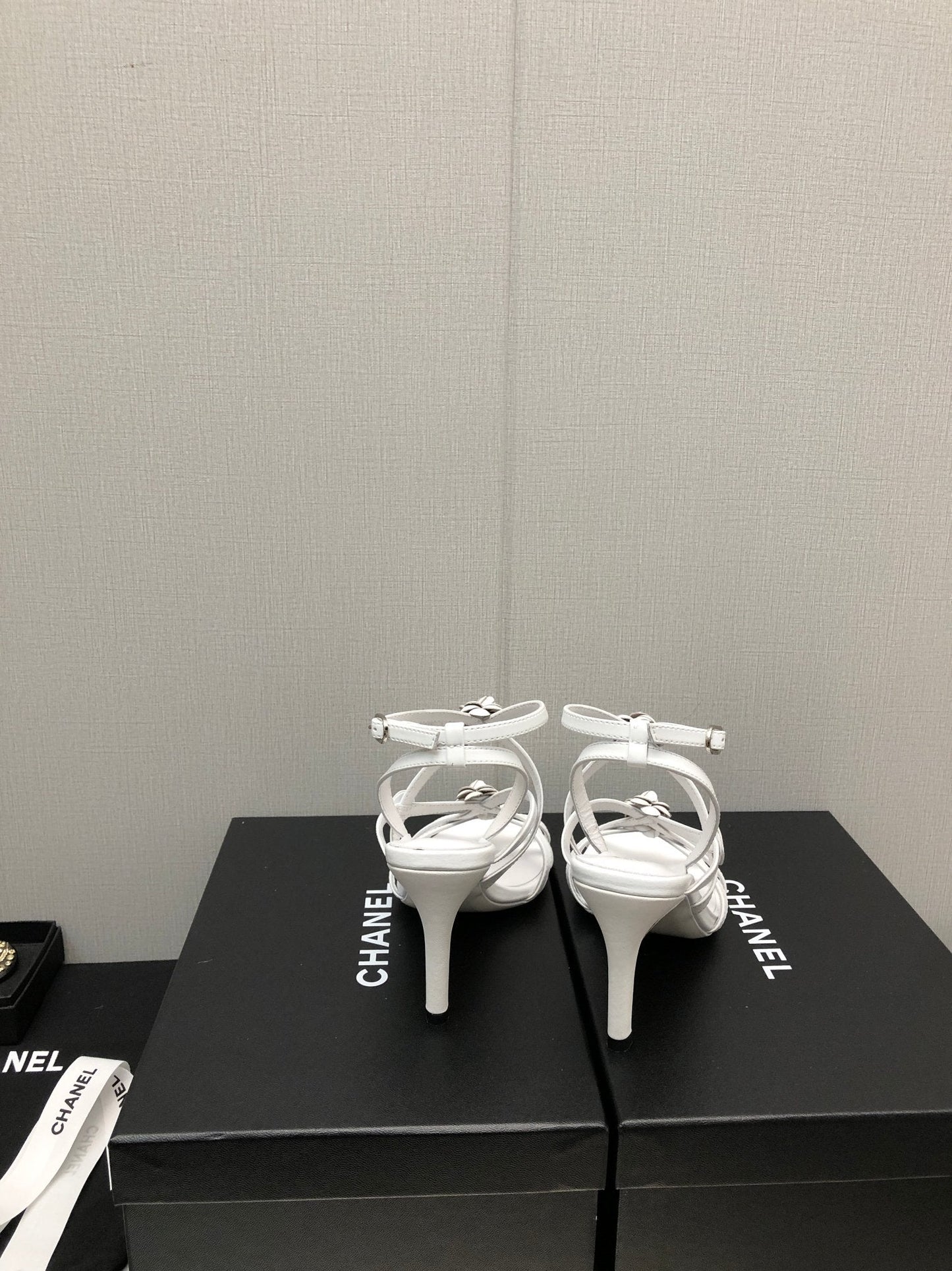FLORAL HIGH HEEL SANDAL IN WHITE LAMBSKIN - 35