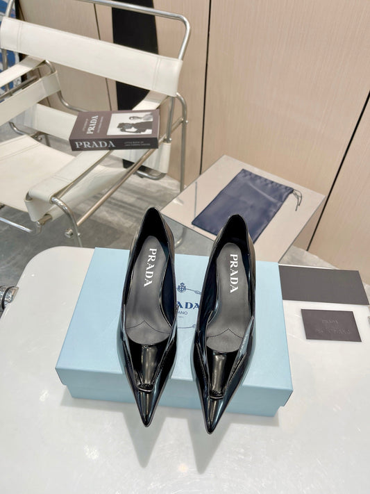 ТУФЛІ-ЧОВНИКИ KITTEN HEEL КРЕАТИВНОЇ ФОРМИ З ЧОРНОЇ ГЛЯНЦЕВОЇ ОВЕЧОЇ ШКІРИ - 34