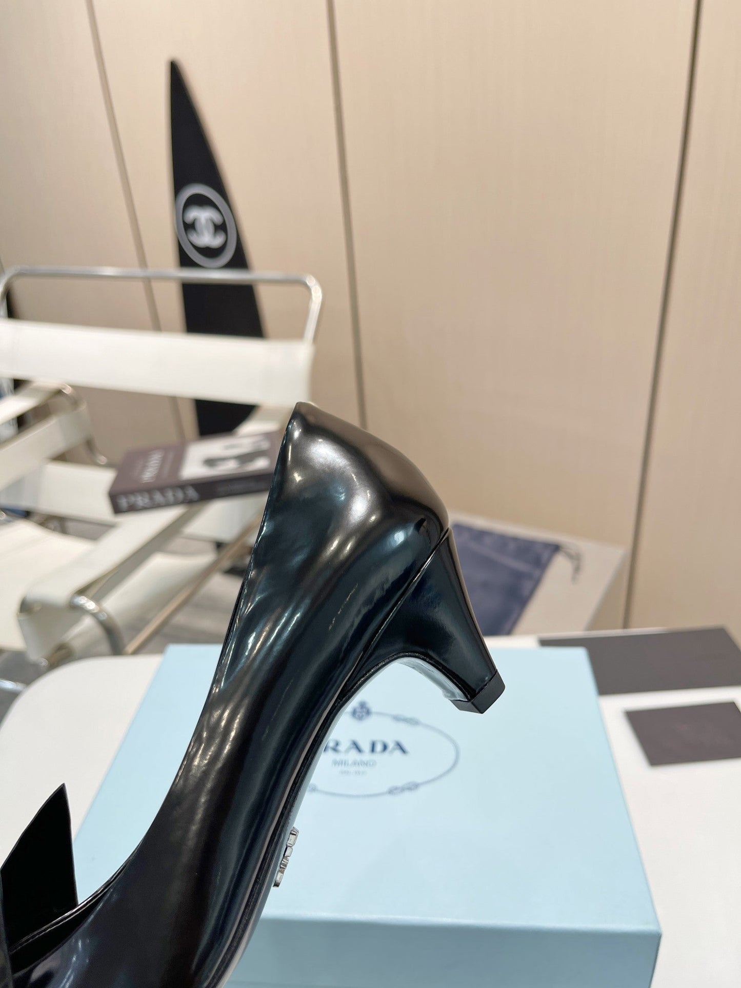 KITTEN HEEL PUMPS WITH CREATIVE SHAPE IN BLACK GLOSSY LAMBSKIN - 34