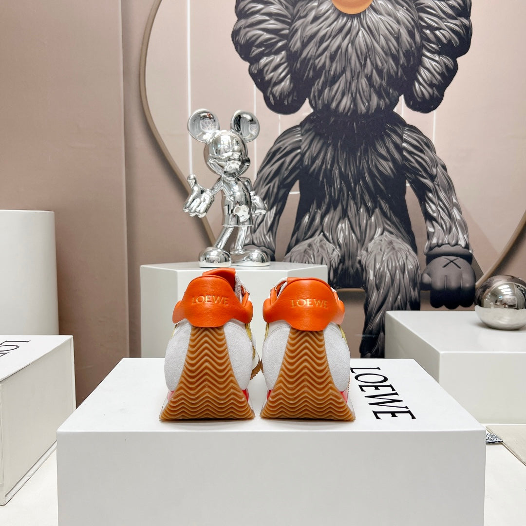 FLOW RUNNER SNEAKER IN PALE GRAY MIX VIVID ORANGE SUEDE AND SHEEPSKIN - 35