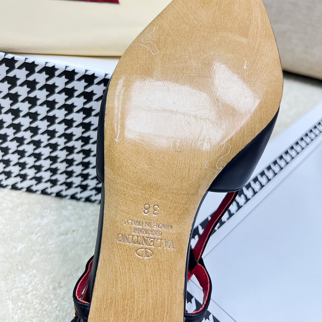 VLOGO SLINGBACK PUMP IN BLACK CALFSKIN LEATHER WITH GOLD LOGO - 35 / 4 cm