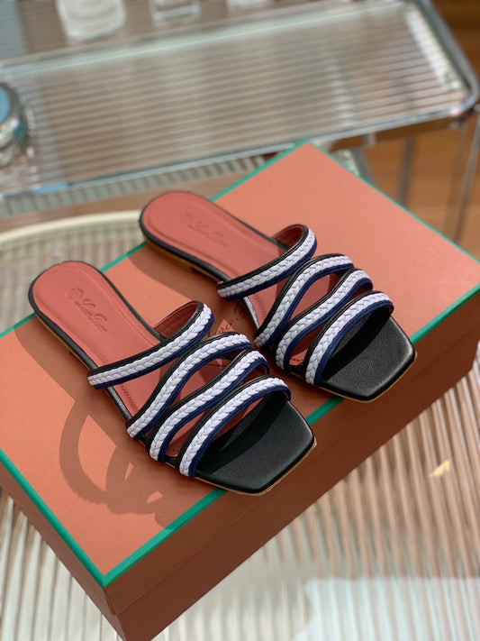 LP SPRIGHTLY CHARMS FLAT SANDAL WHITE AND BLACK CALFSKIN - 35