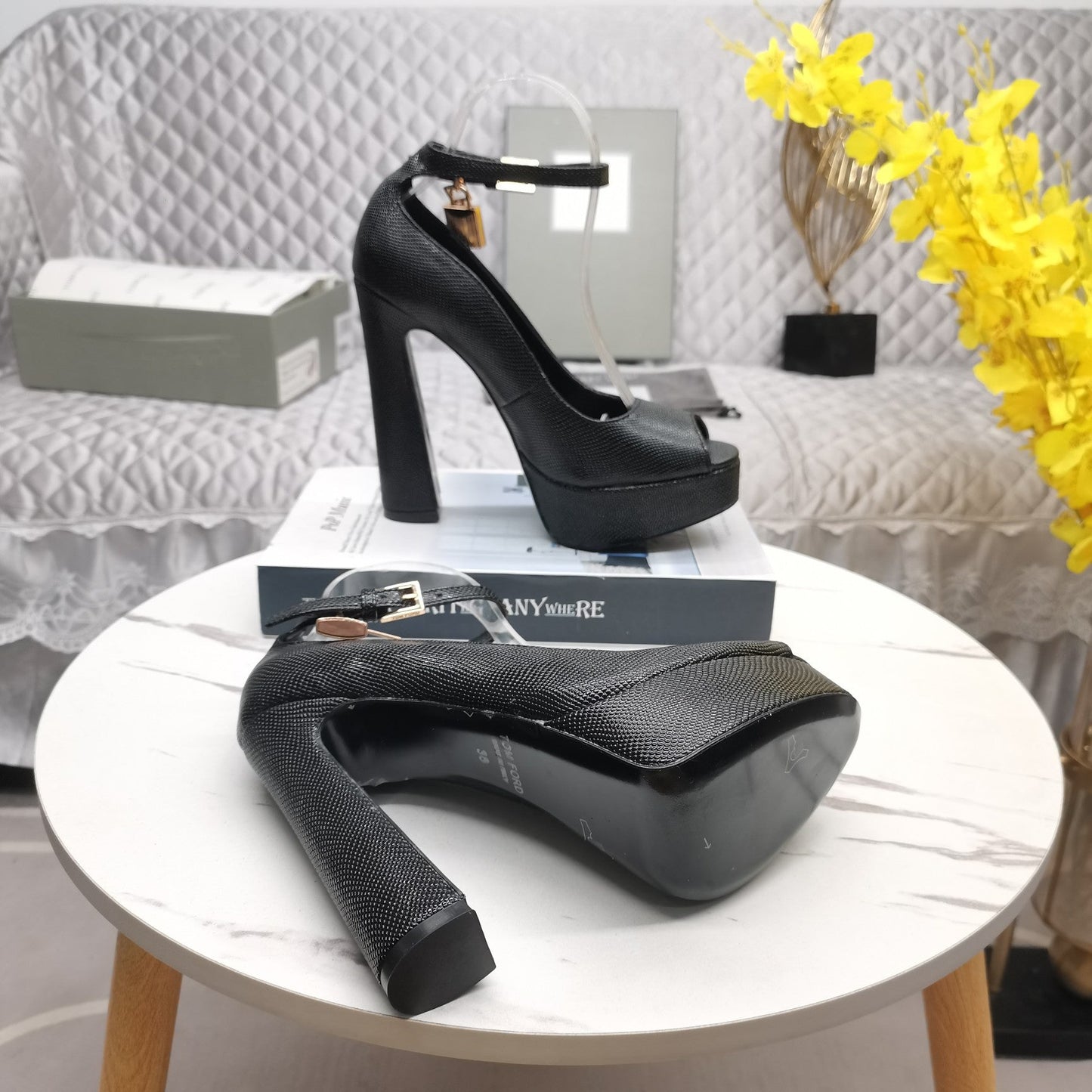 PADLOCK PLATFORM PEEP TOE PUMP 14 CM IN BLACK GRAINED CALFSKIN