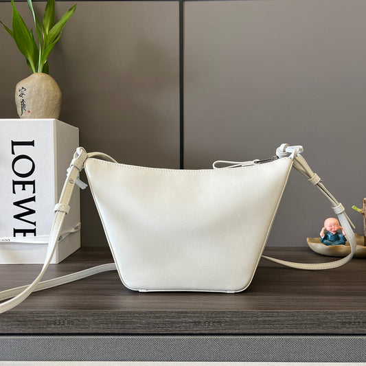 СУМКА LOE LUNA HOBO 28 З БІЛОЇ ТЕЛЯЧОЇ ШКІРИ