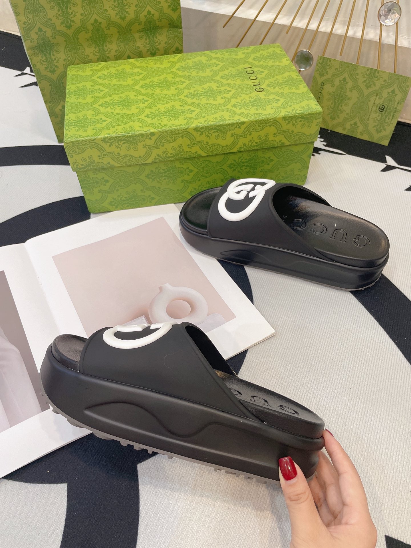 INTERLOCKING G SLIDE SANDAL IN BLACK IMPORTED TPU - 35