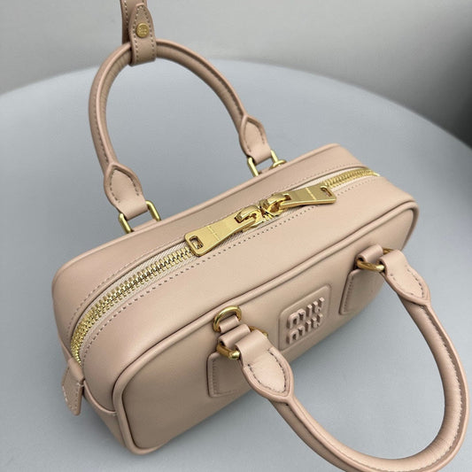СУМКА ARCADIE SMALL 22 З ТЕЛЯЧОЇ ШКІРИ КОЛЬОРУ BABY PINK