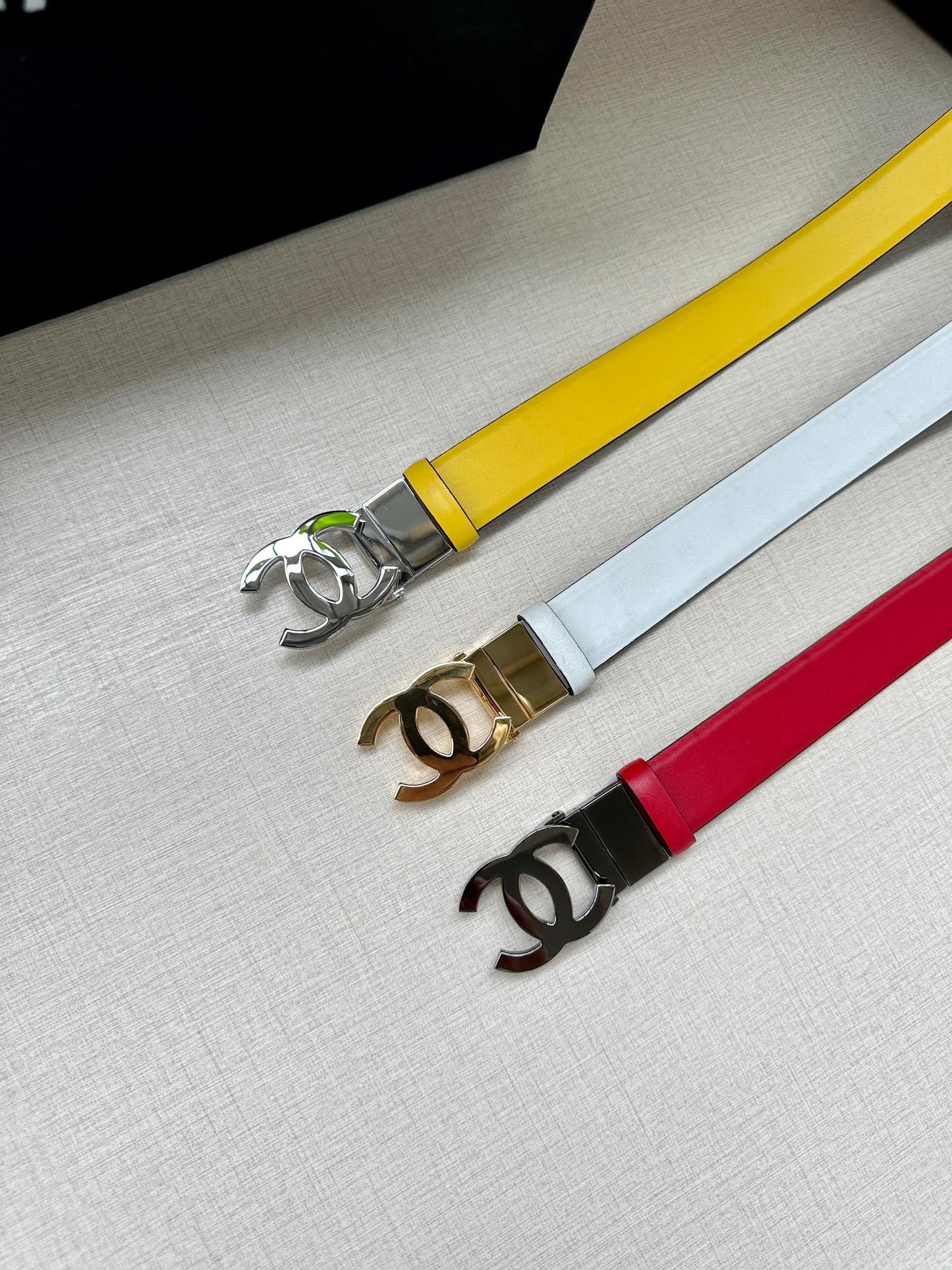 CC 30MM BELT IN BRIGHT YELLOW AND BLACK CALFSKIN WITH SILVER HARDWARE - 30