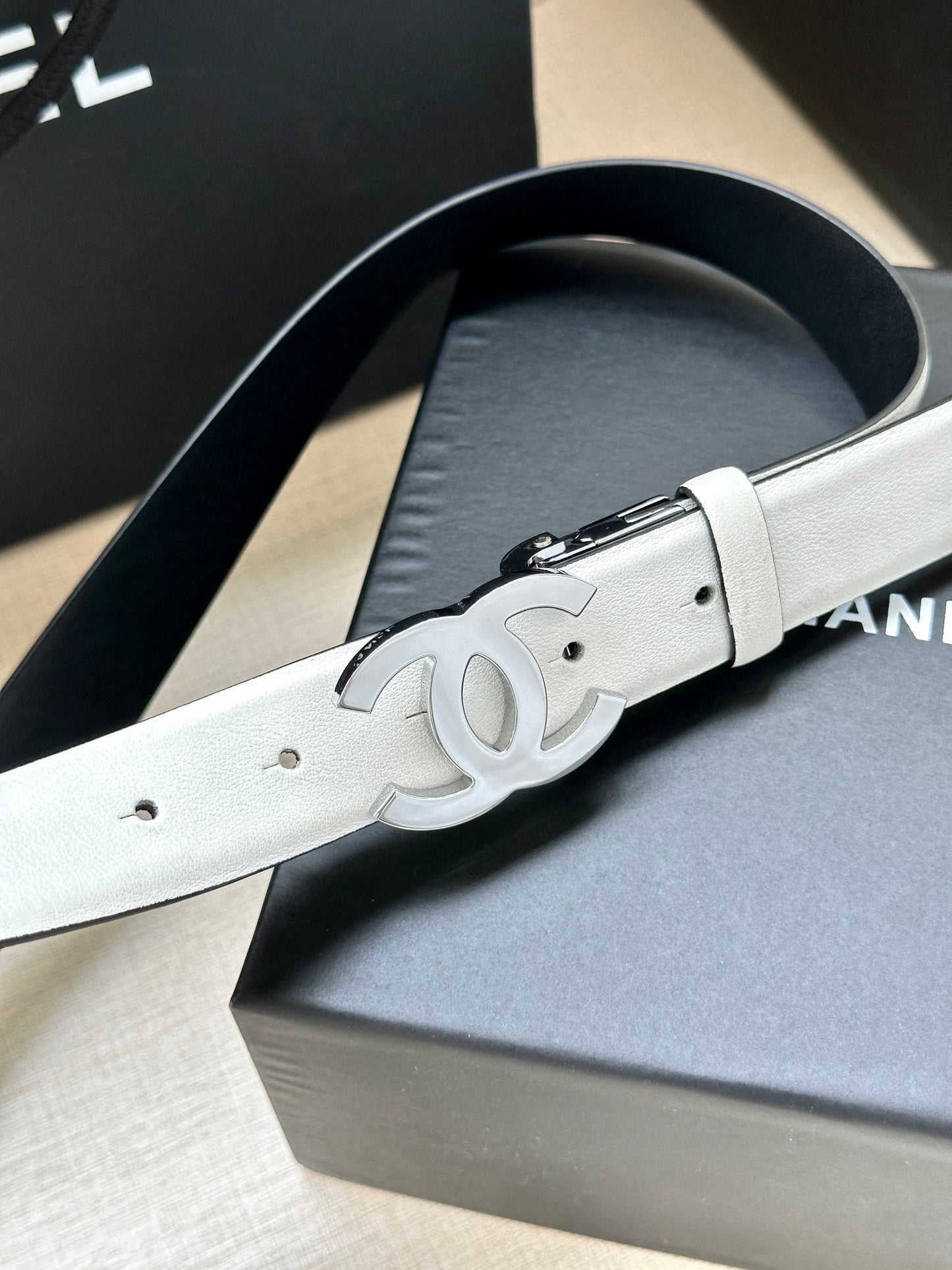 CC 30MM BELT IN WHITE AND BLACK CALFSKIN WITH SILVER HARDWARE - 30