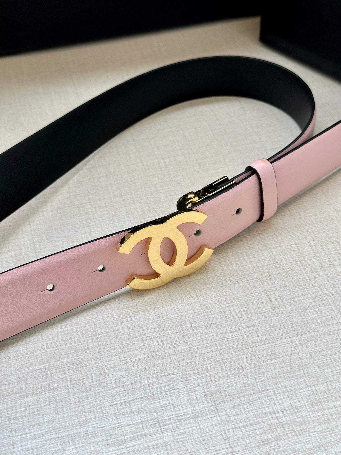 CC 30MM BELT IN LIGHT PINK AND BLACK CALFSKIN WITH GOLD HARDWARE - 30