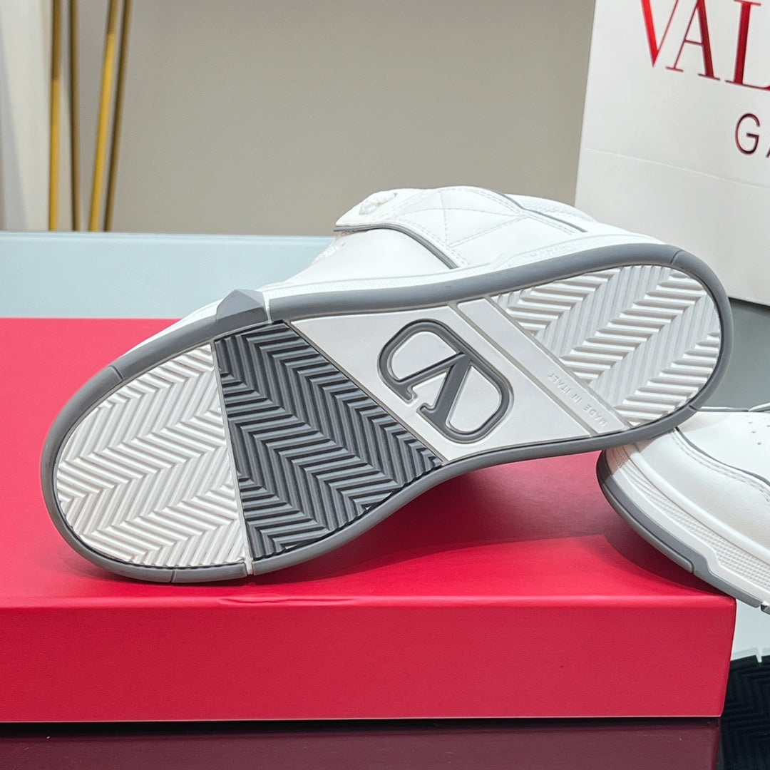 VALENTINO 25S GARAVANI OPEN SKATE SNEAKERS IN WHITE LAMBSKIN - 35