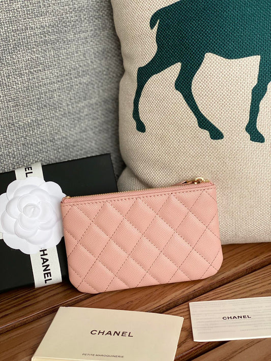 CC CLASSIC SMALL 15 ZIPPED POUCH IN LIGHT PINK GRAINED CALFSKIN