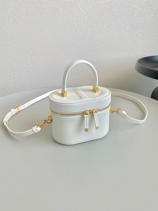 SIGNATURE VANITY 16 З БІЛОЇ ОВЕЧОЇ ШКІРИ