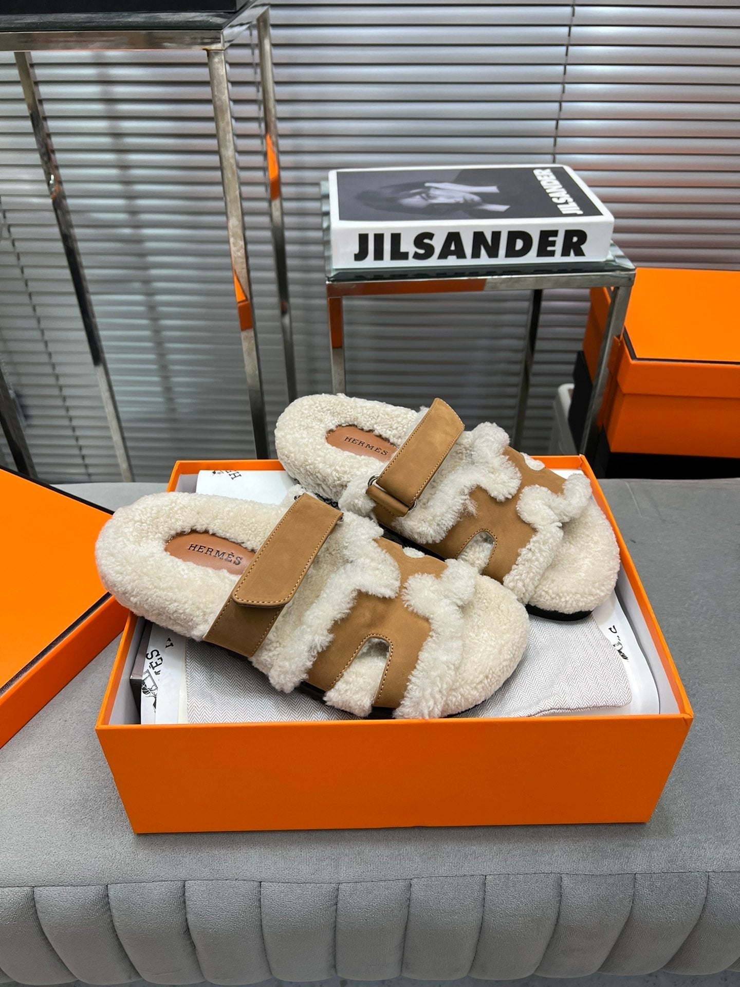 CHYPRE SLIPPERS IN BEIGE LAMB WOOL AND PERU BROWN SUEDE - 35