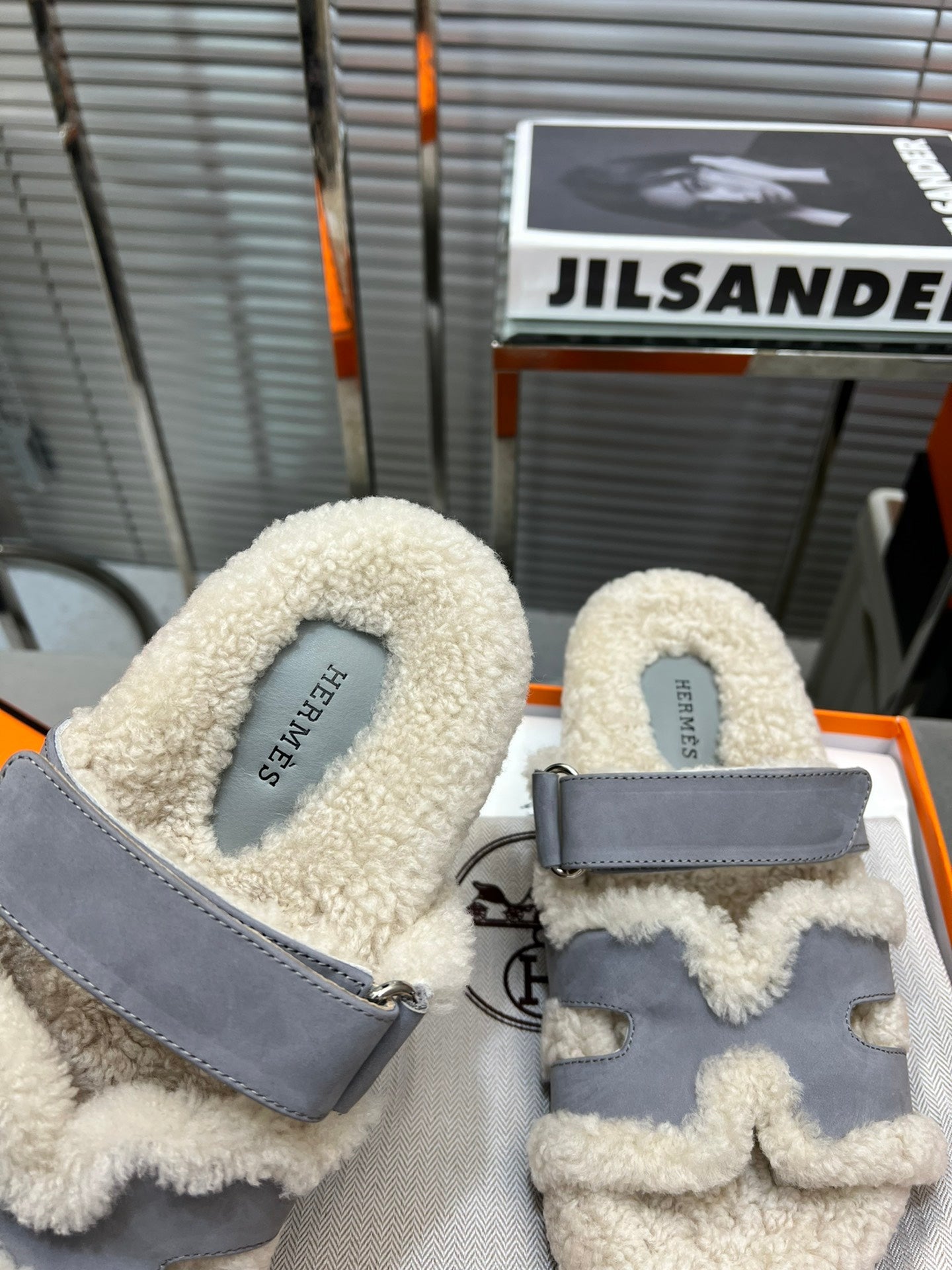 CHYPRE SLIPPERS IN BEIGE LAMB WOOL AND COOL GRAY SUEDE - 35