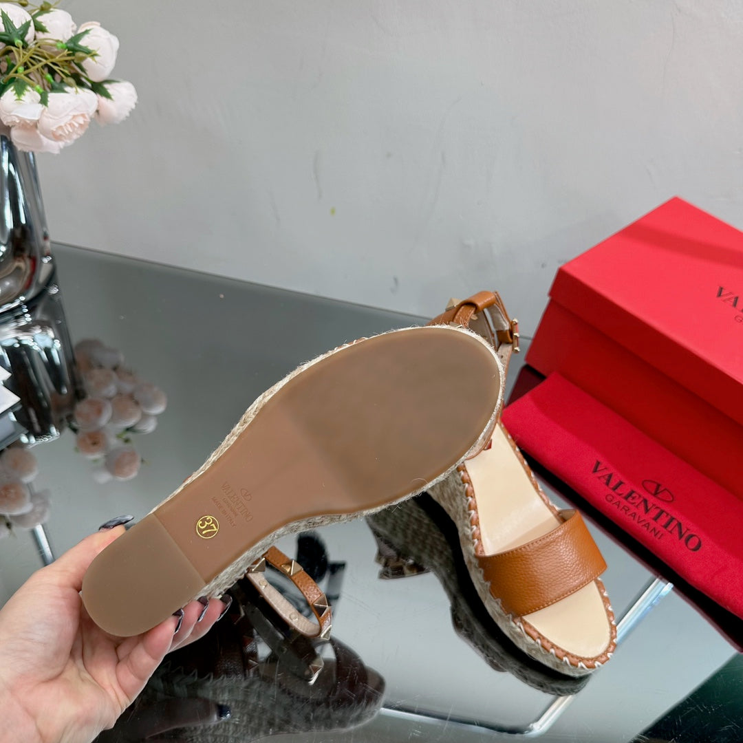 ROCKSTUD WEDGE 85 MM IN BRONZE BROWN CALFSKIN - 35