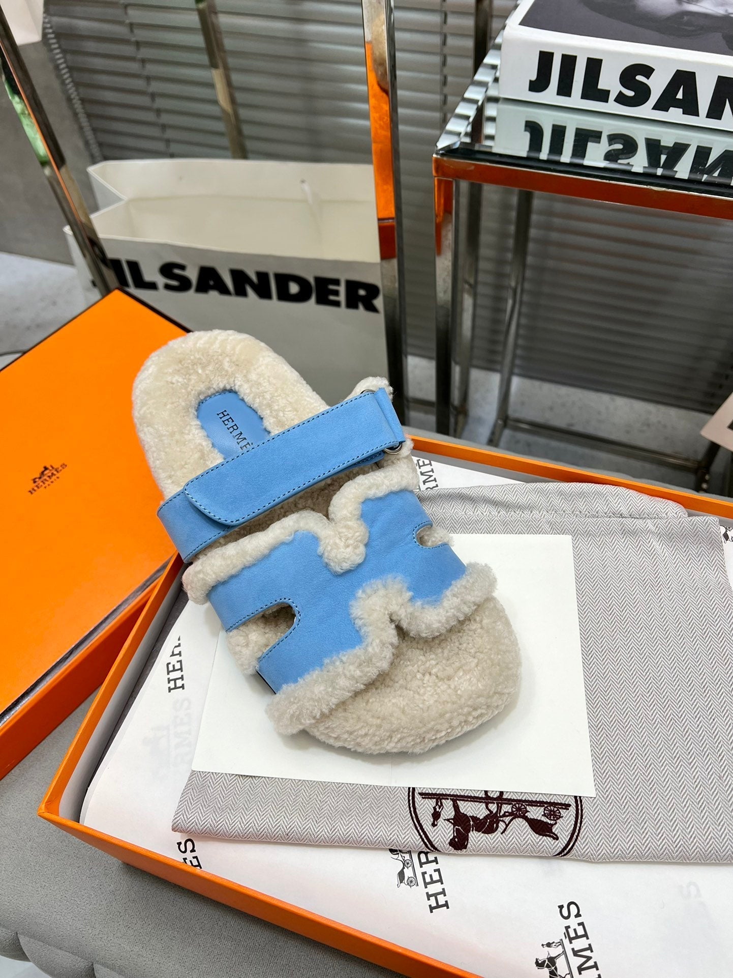 CHYPRE SLIPPERS IN BEIGE LAMB WOOL AND OCEAN BLUE SUEDE - 35