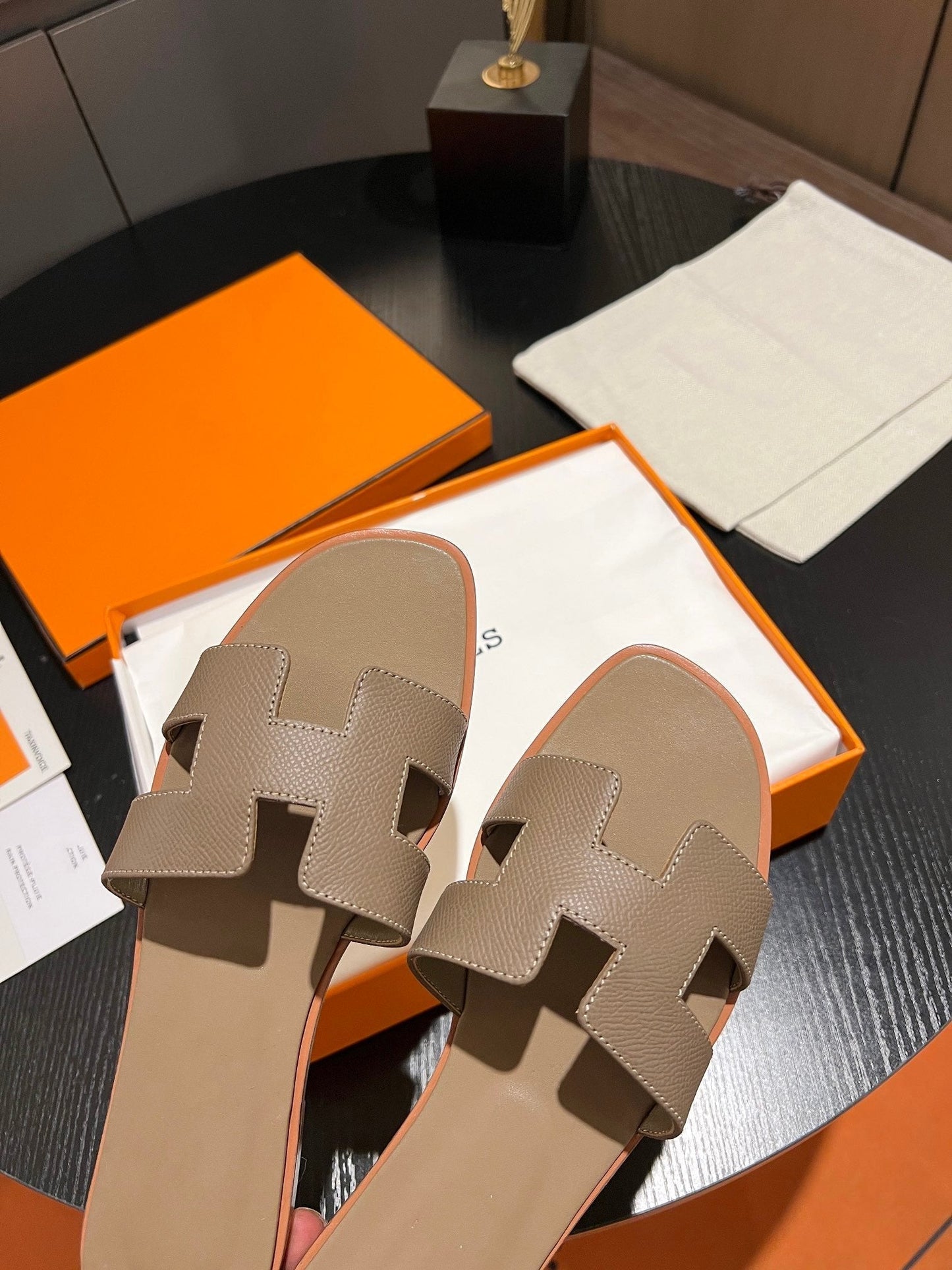 0RAN SANDAL Leather Peanut - 35