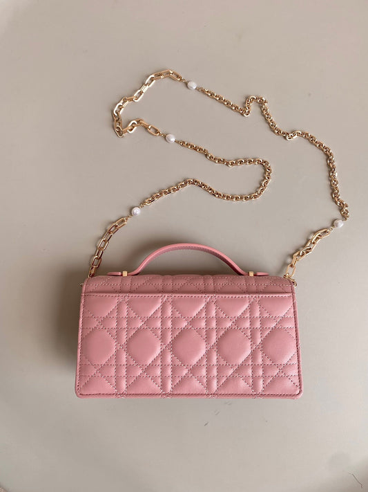 СУМКА LADY 21 CHAIN ЗІ ШКІРИ ЯГНЯТИ КОЛЬОРУ FUCHSIA