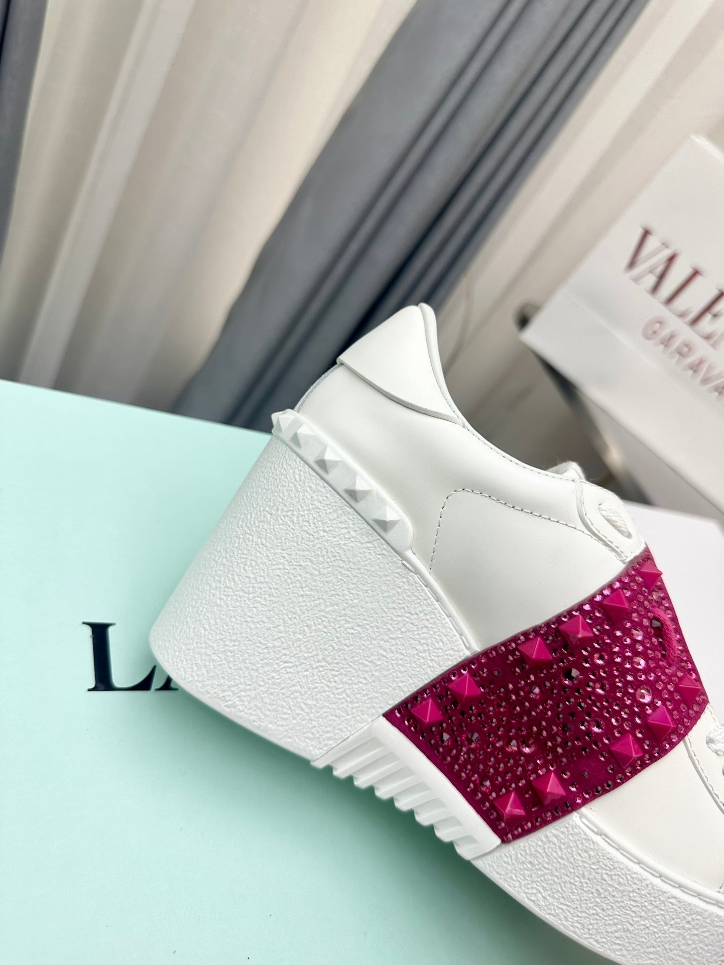 FLATFORM ROCKSTUD UNTITLED SNEAKER IN WHITE MIX MAGENTA PURPLE CALFSKIN WITH RHINSTONES - 35