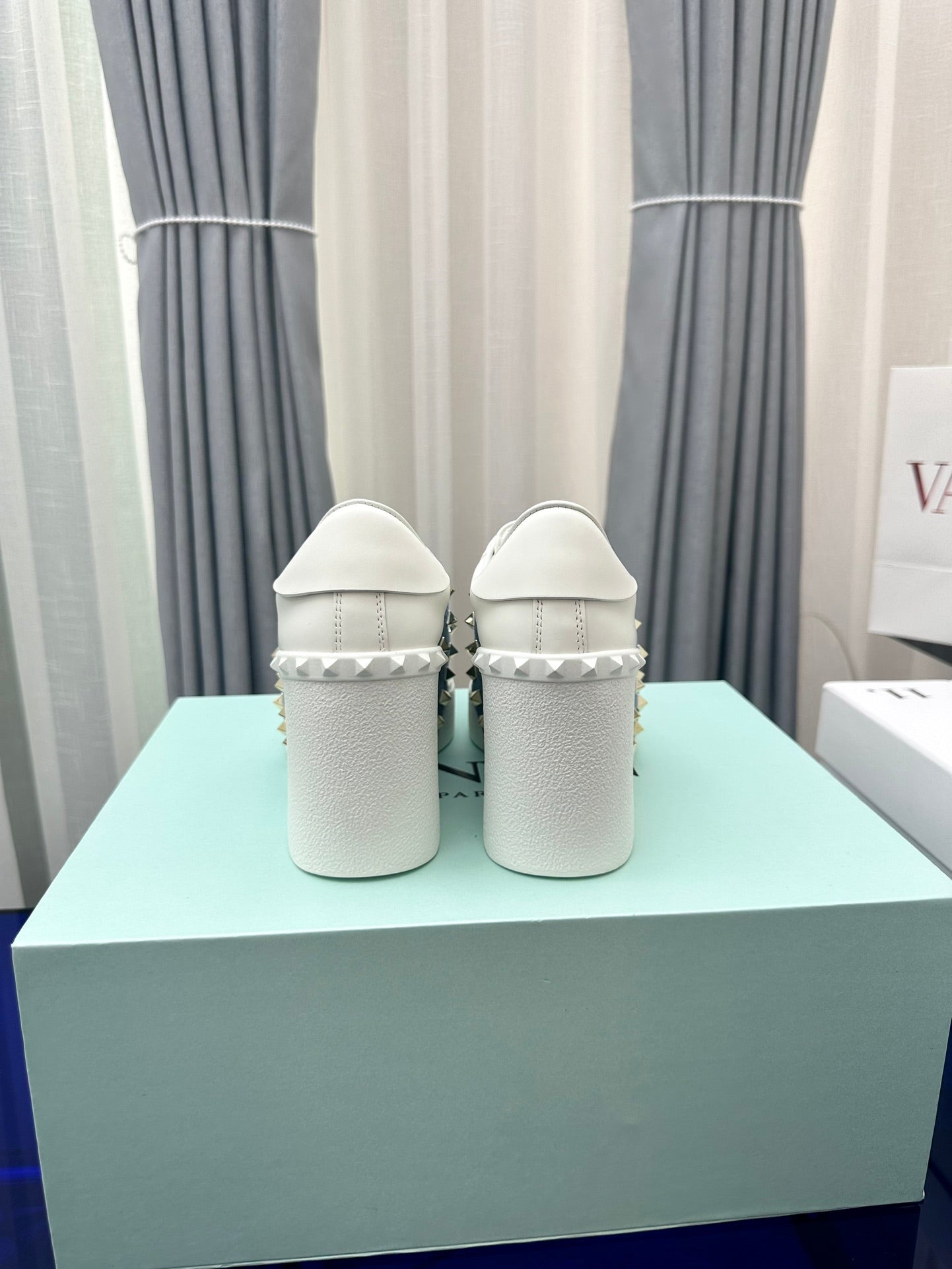 FLATFORM ROCKSTUD UNTITLED SNEAKER IN WHITE CALFSKIN MIX AEGEAN BLUE FABRIC - 35