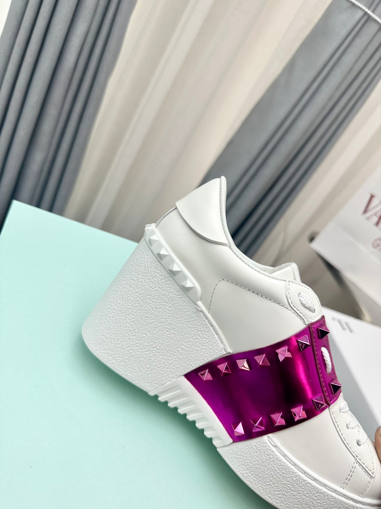 FLATFORM ROCKSTUD UNTITLED SNEAKER IN WHITE MIX MAGENTA PURPLE CALFSKIN - 35