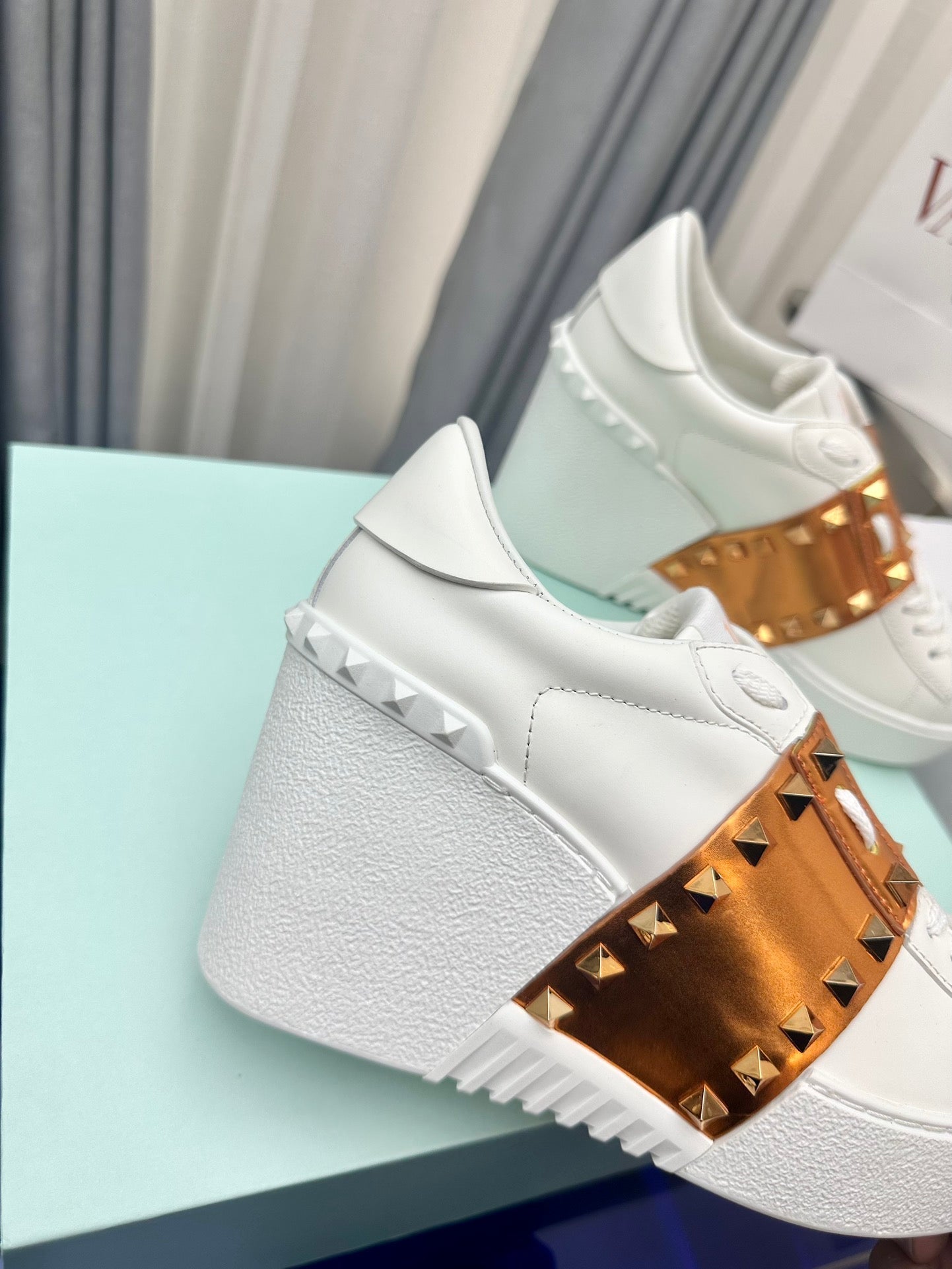 FLATFORM ROCKSTUD UNTITLED SNEAKER IN WHITE MIX COPPER BROWN CALFSKIN - 35