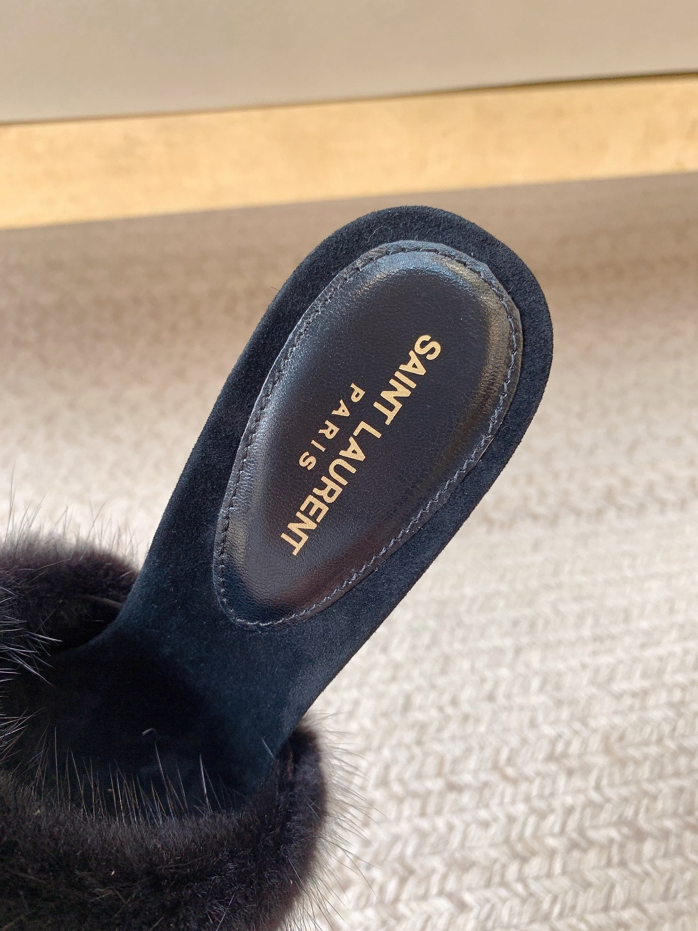 LA 16 HEELED MULES IN BLACK RABBIT FUR AND SMOOTH LAMBSKIN - 34