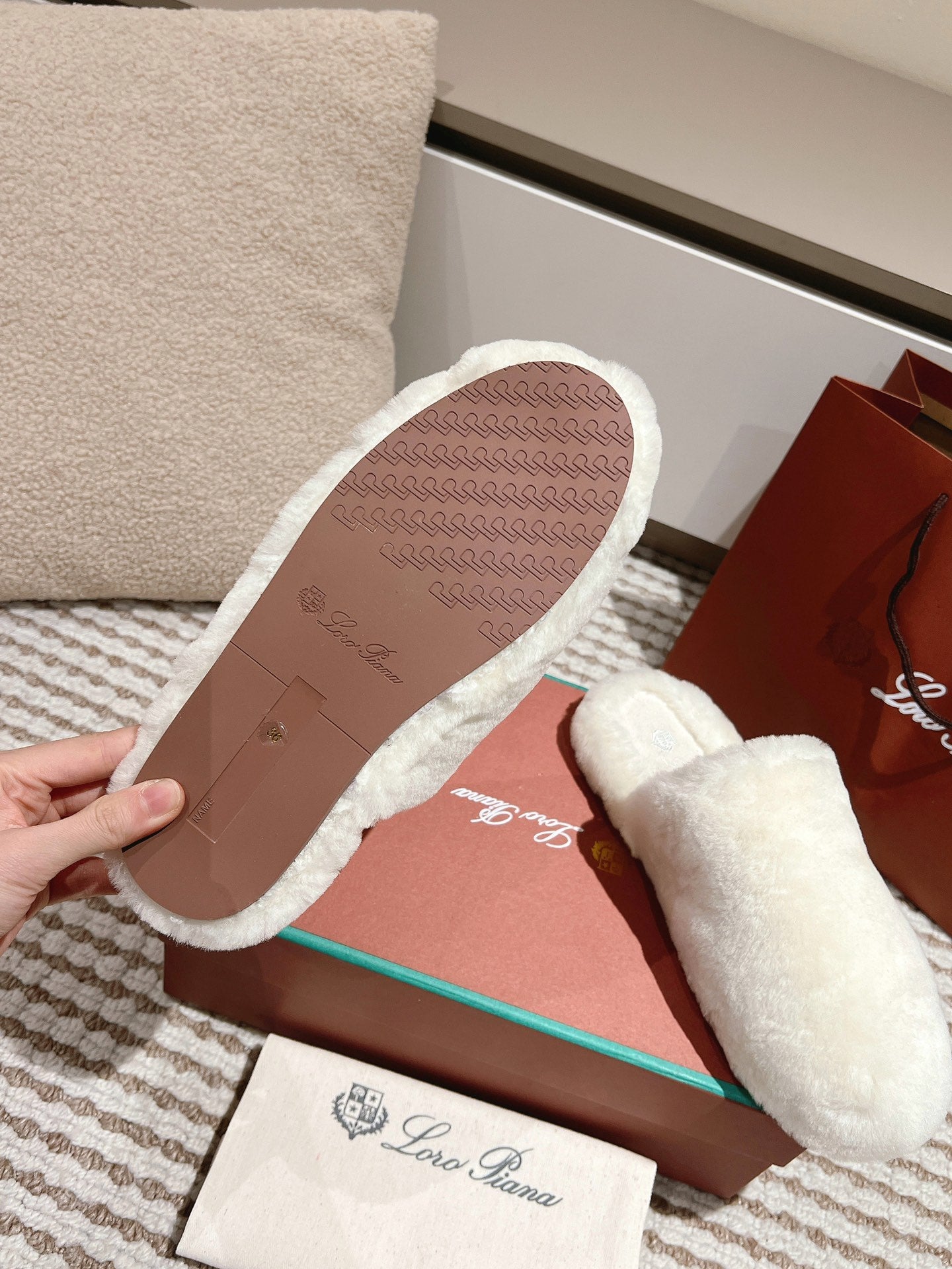 LP NATURAL WINTERCOZY WOOL WHITE SLIPPERS - 35